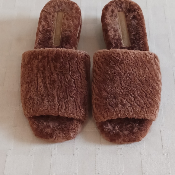 Veronica Beard Desiree Genuine Shearling Slides Sandals - Picture 3 of 9